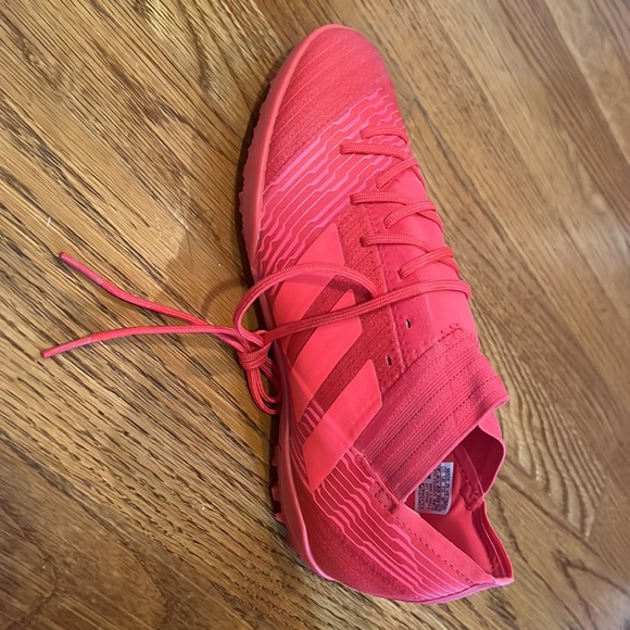 Indoor soccer cleats. For small feet. Very narrow - Picture 3 of 3